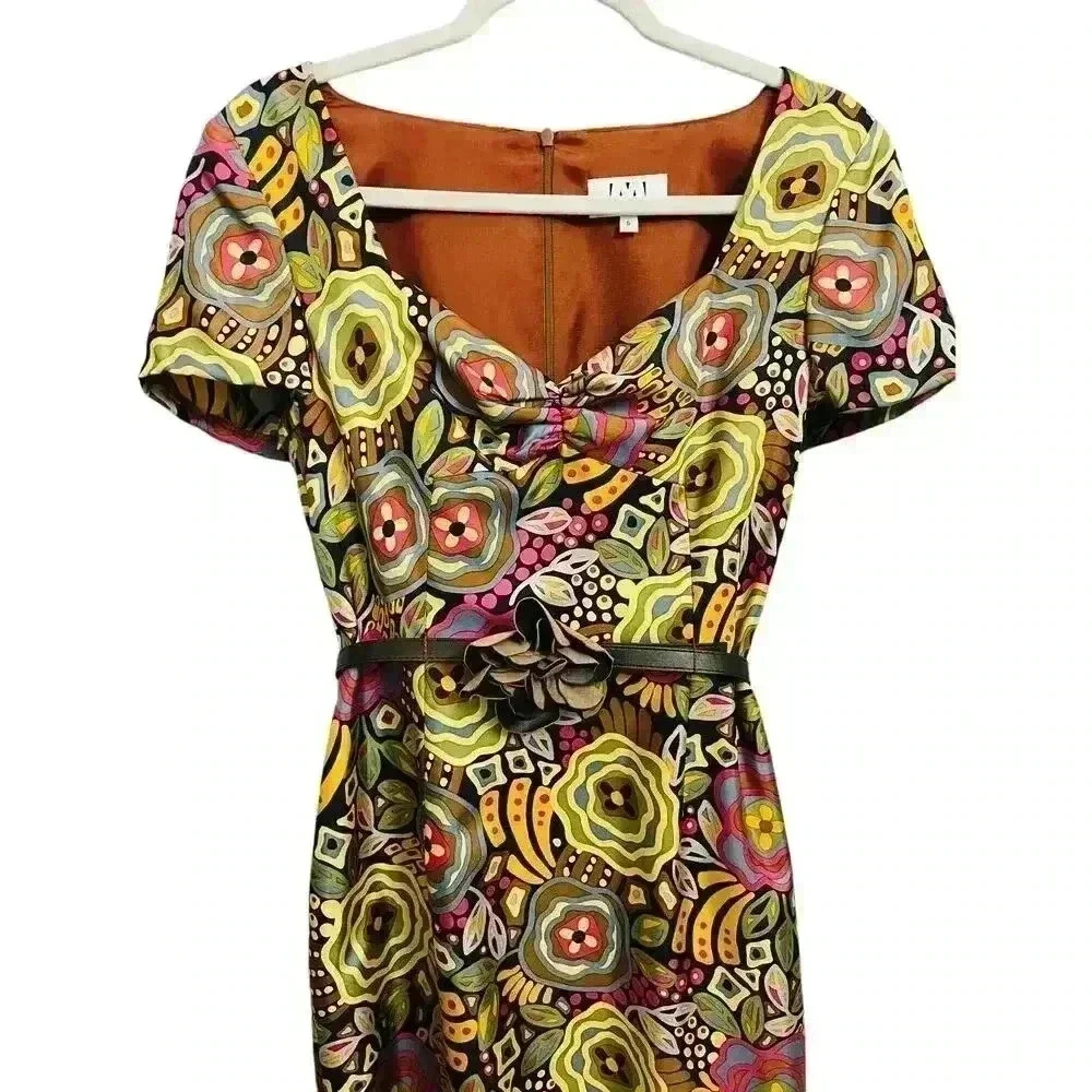 David Meister 100% Silk Dress. Fitted. Mid-Length. Flower belt. Short Sleeve